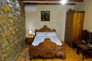 Отель Hotel History Кутаиси Двухместный номер с 1 кроватью и видом на горы-2