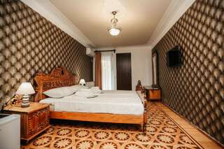 Отель Hotel History Кутаиси Большой двухместный номер с 1 кроватью-1