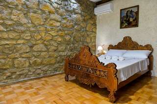 Отель Hotel History Кутаиси Двухместный номер с 1 кроватью и видом на горы-5