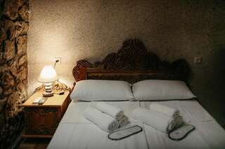Отель Hotel History Кутаиси Двухместный номер с 1 кроватью и видом на горы-16