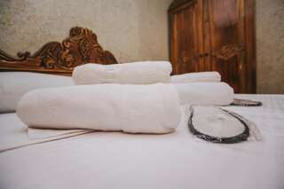 Отель Hotel History Кутаиси Двухместный номер с 1 кроватью и видом на горы-18