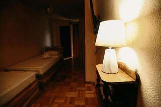 Отель Hotel History Кутаиси Бюджетный двухместный номер с 2 отдельными кроватями-2